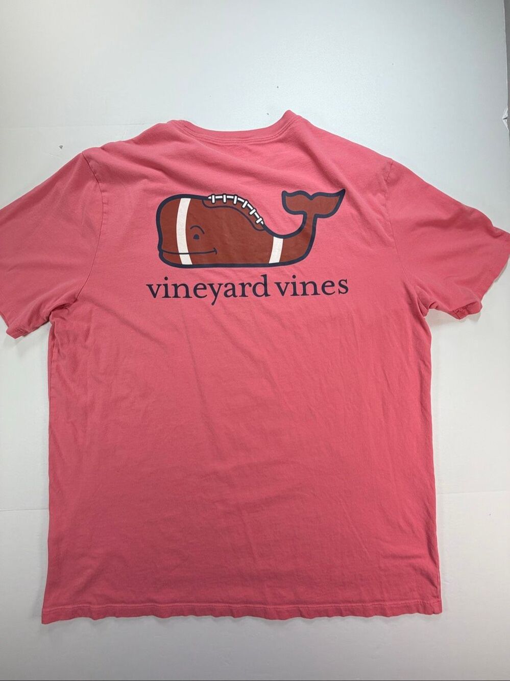 Vineyard Vines Football Whale Pocket Tee Shirt Men Size XL Salmon Pink Cotton